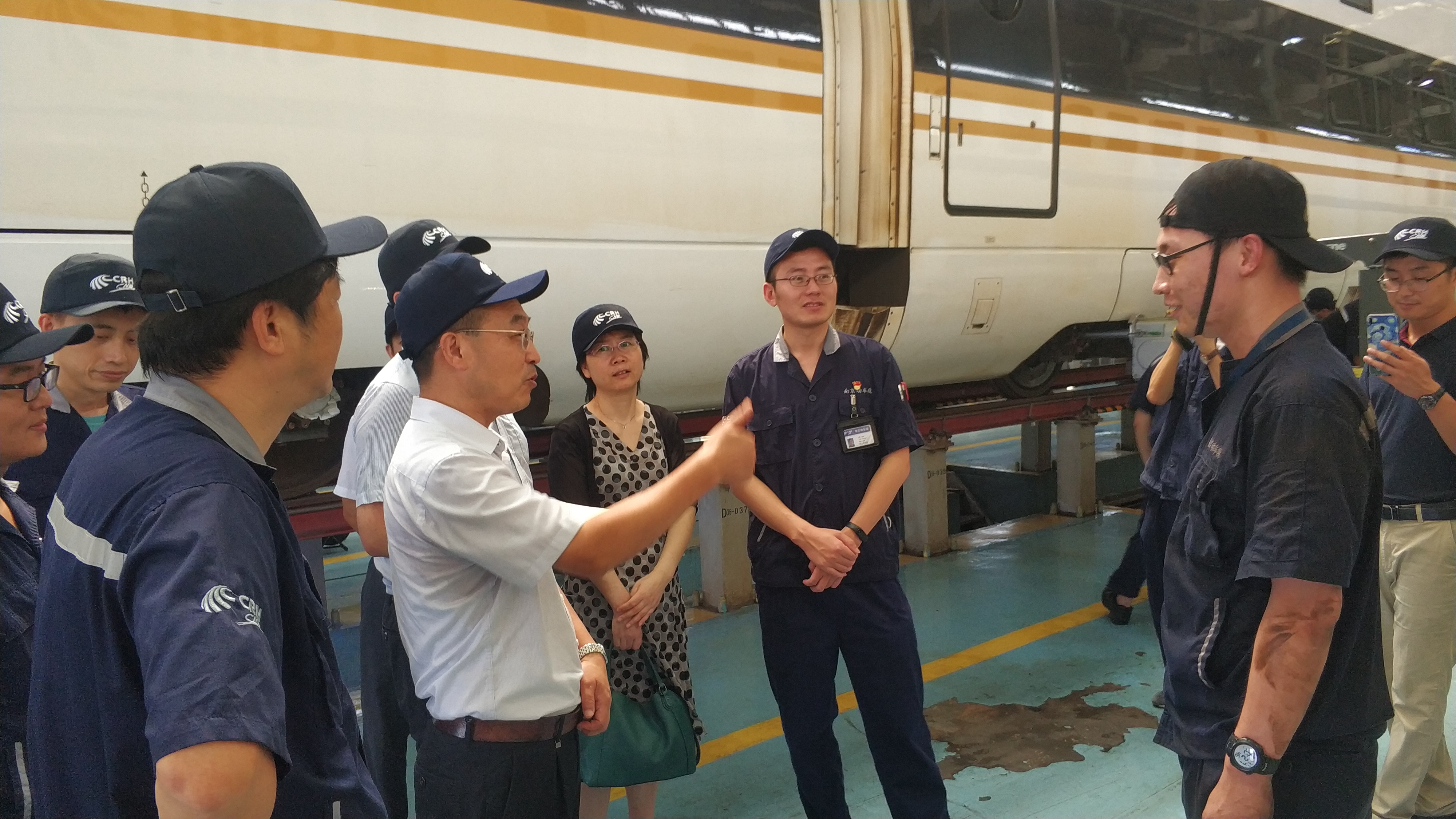 党委书记钱吉奎带队赴南京动车段调研
