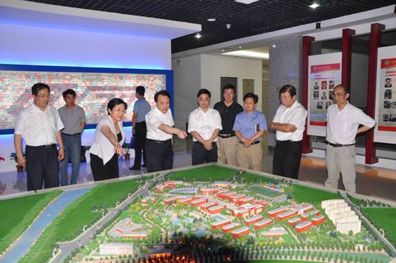 上海铁路局郭竹学局长一行到我校考察调研