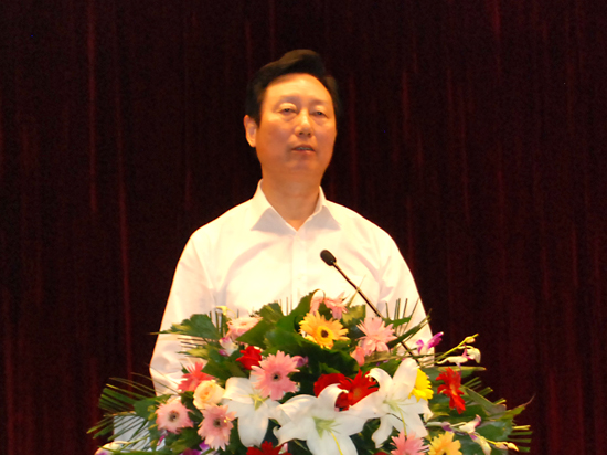 王强同志先进事迹报告会在我校举行