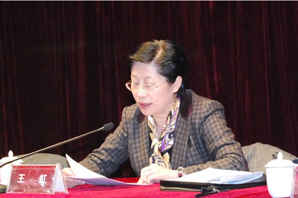 8时45分,召开第一次全体代表大会,党委书记王虹主持会议,院长钱吉奎作