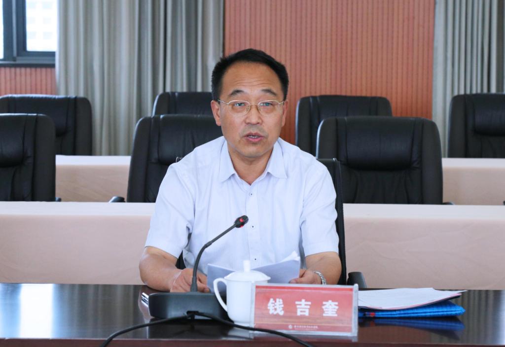 钱吉奎书记讲话最后戴云副主委讲话,代表南京民盟市委对本次换届会议